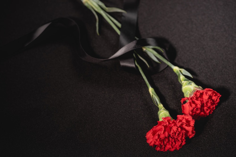 Comment bien choisir sa plaque funéraire pour un hommage personnalisé et respectueux ?