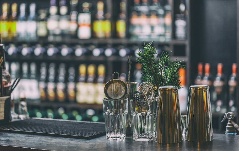 Comment gérer les relations avec vos fournisseurs pour l'approvisionnement de votre bar ?